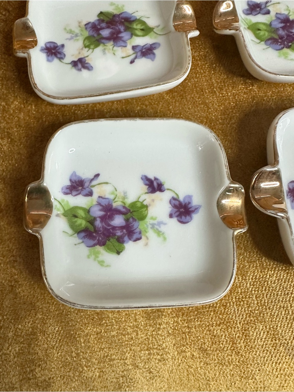Set of 4 Mid Century Lefton Mini Ashtrays with Holder Violets Floral Vintage - Picture 6 of 13